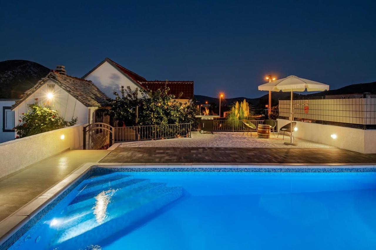 House Camellia With Fenced Pool And Playground Villa Blizna Donja Luaran gambar