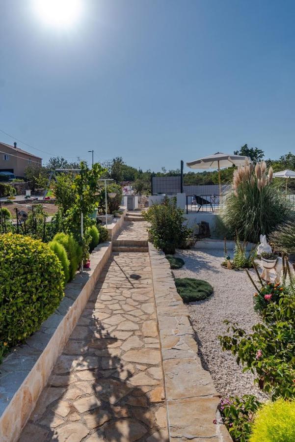 House Camellia With Fenced Pool And Playground Villa Blizna Donja Luaran gambar