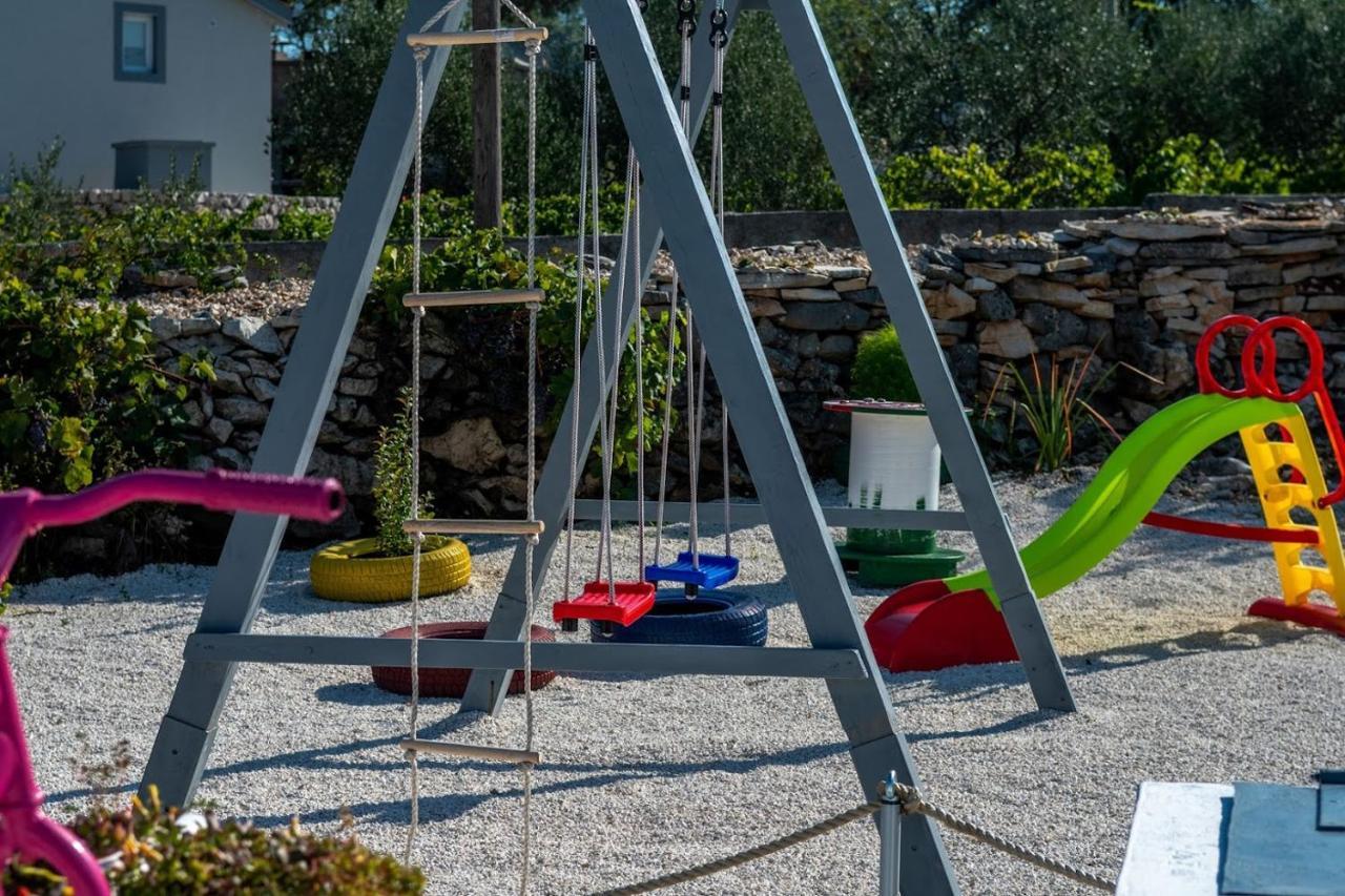House Camellia With Fenced Pool And Playground Villa Blizna Donja Luaran gambar