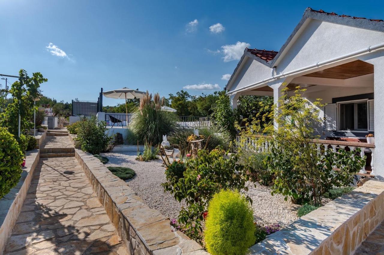 House Camellia With Fenced Pool And Playground Villa Blizna Donja Luaran gambar