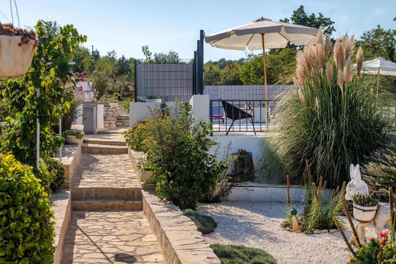 House Camellia With Fenced Pool And Playground Villa Blizna Donja Luaran gambar