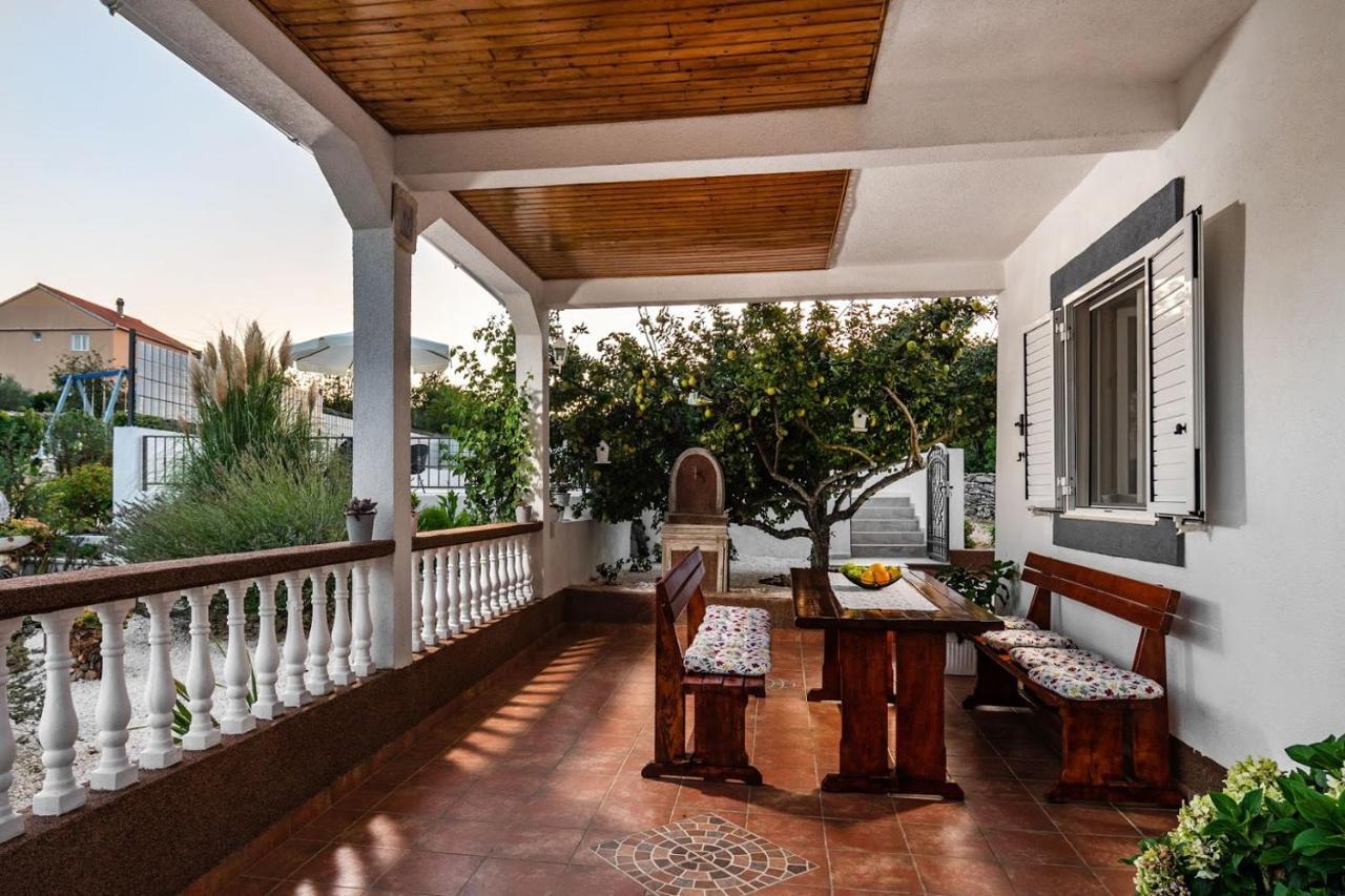 House Camellia With Fenced Pool And Playground Villa Blizna Donja Luaran gambar