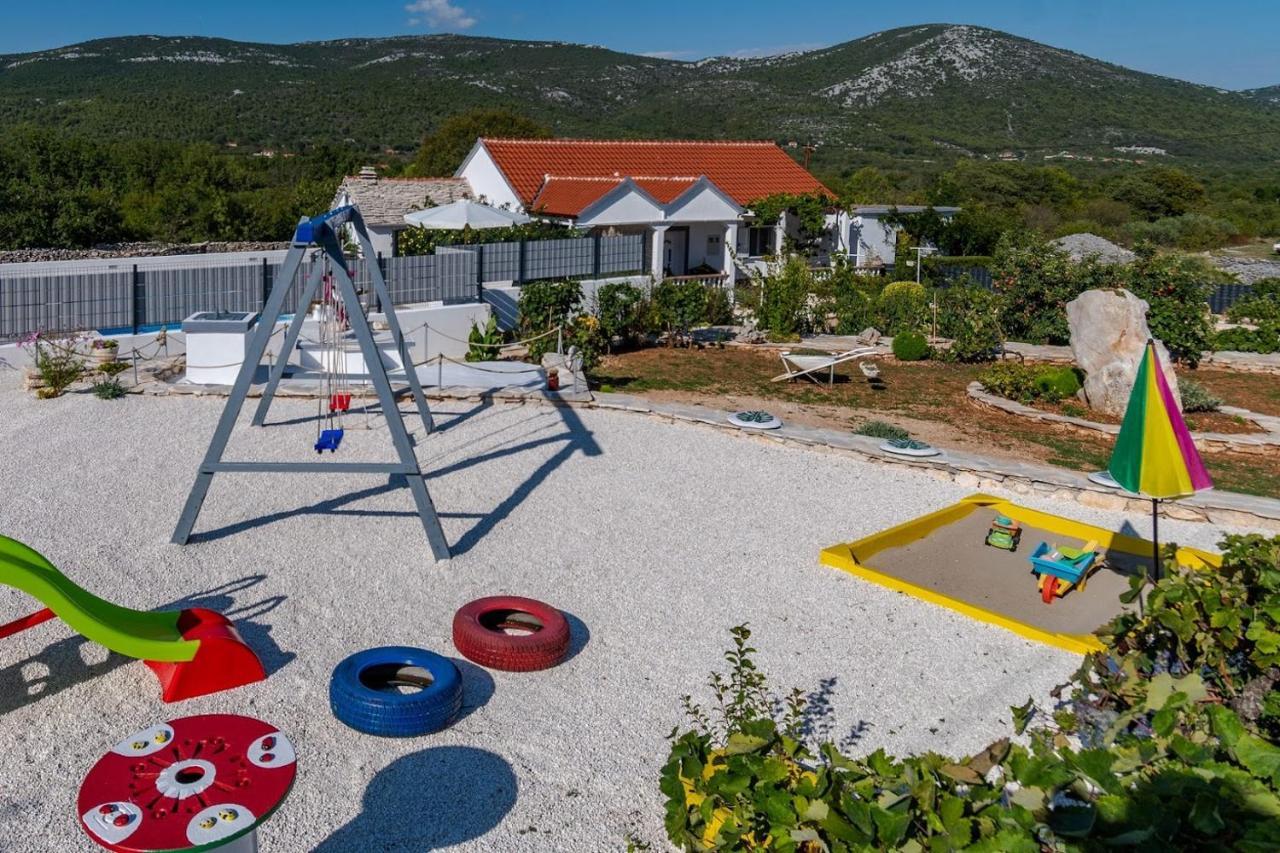 House Camellia With Fenced Pool And Playground Villa Blizna Donja Luaran gambar